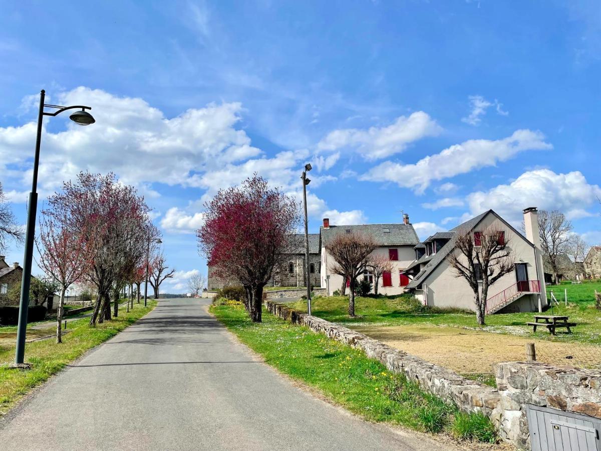 Auberge Le Beaulieu -Cantal Εξωτερικό φωτογραφία